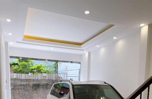 Bán ngôi nhà 45m2 phố Nguyễn Văn Cừ, Long Biên Gara Ô tô Thang máy 6.6 Tỷ